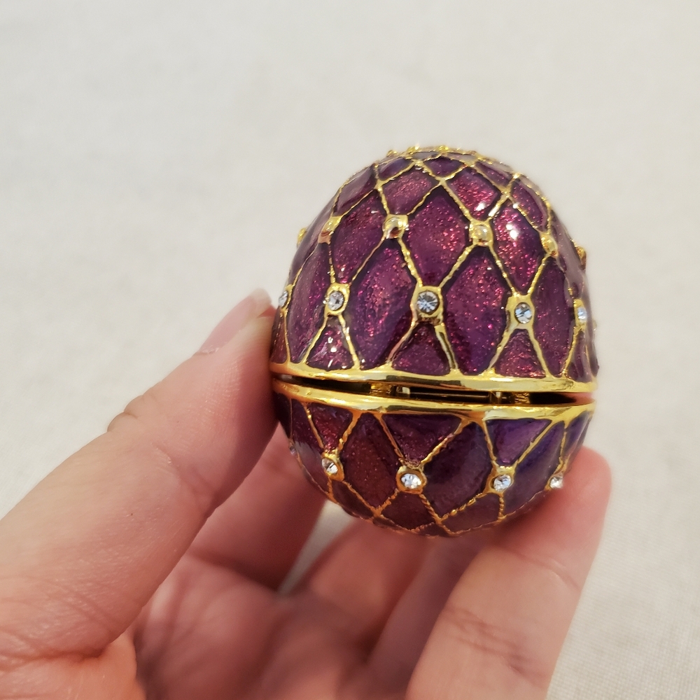 🎁3/$30 Gorgeous Egg Shaped Clock **NEEDS NEW BATTERY**
